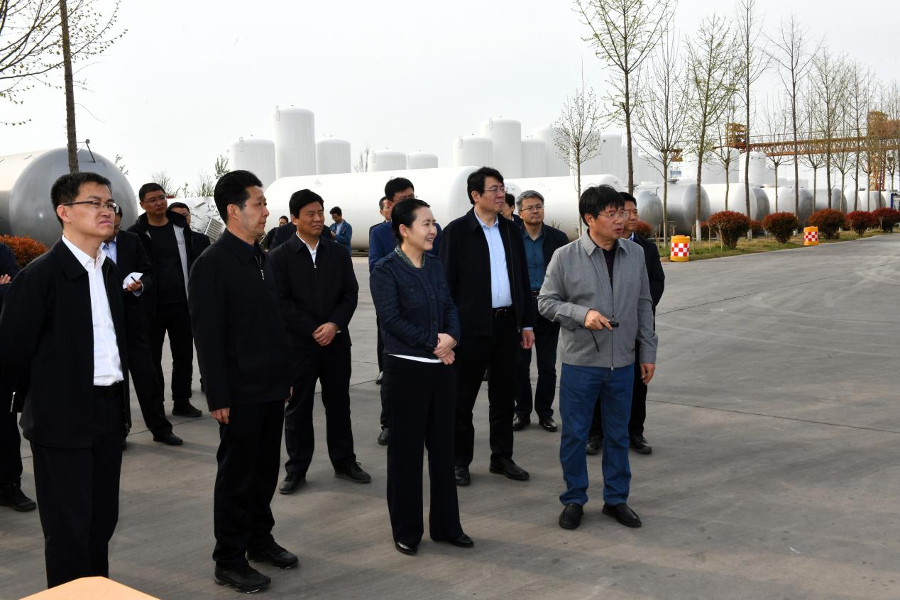菏澤市委副書記、市長李春英蒞臨中杰特裝調(diào)研工業(yè)經(jīng)濟運行情況